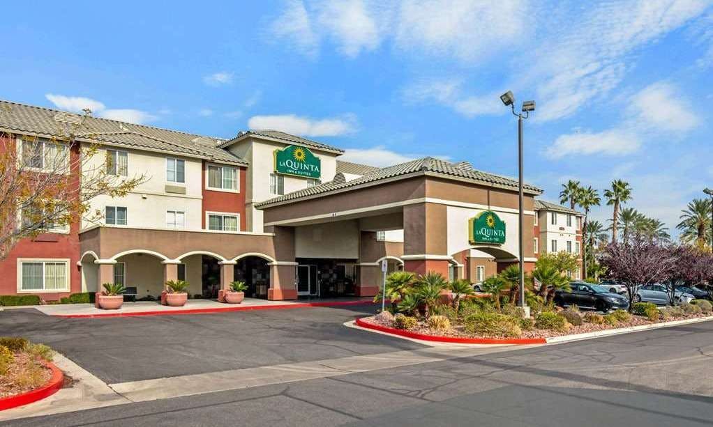 La Quinta Inn & Suites by Wyndham Las Vegas Red Rock