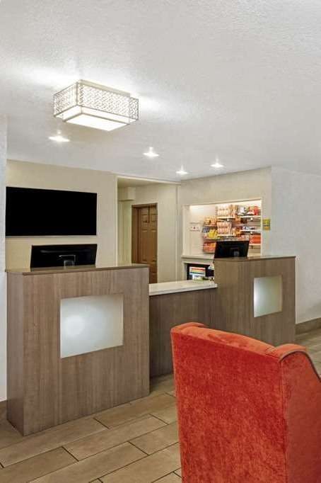 Hotel La Quinta Inn & Suites by Wyndham Las Vegas Red Rock photo 5