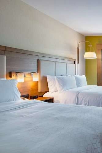 Hotel Holiday Inn Express & Suites Kelowna East photo 2