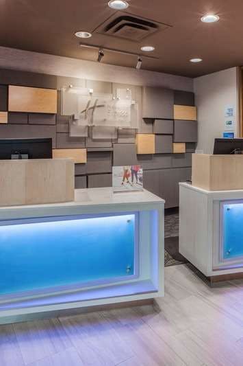 Hotel Holiday Inn Express & Suites Aurora photo 4