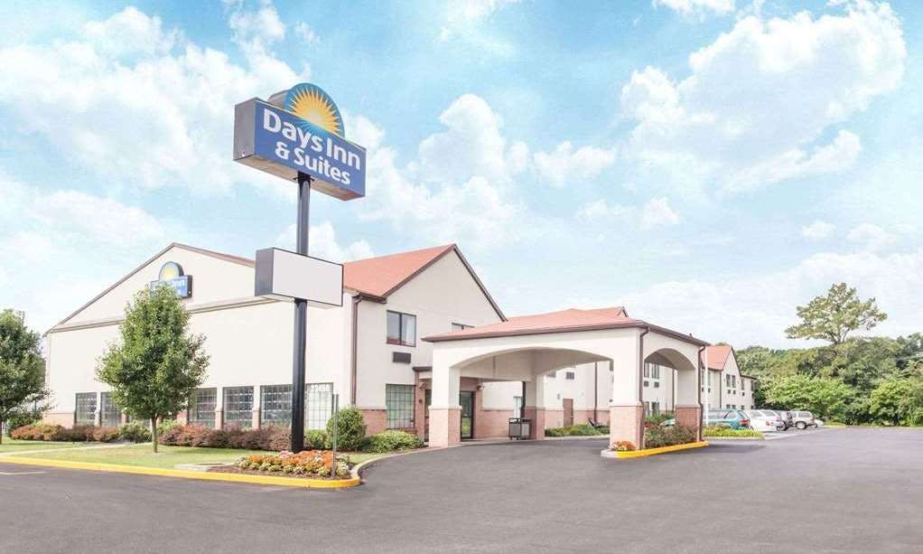 Days Inn and Suites Seaford