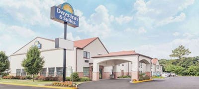 Days Inn and Suites Seaford