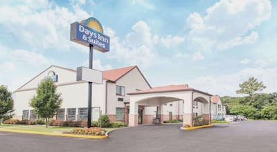Days Inn & Suites by Wyndham Seaford