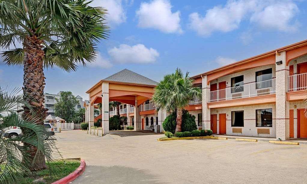 Super 8 by Wyndham Galveston