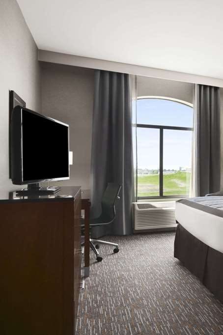 Hotel Wingate by Wyndham Bismarck photo 3