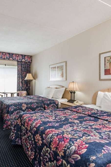 Hotel Days Inn by Wyndham Berlin Meriden photo 4