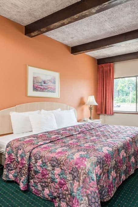 Hotel Days Inn by Wyndham Berlin Meriden photo 1