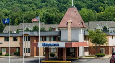 Days Inn by Wyndham Berlin Meriden
