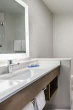 Hotel Holiday Inn Express & Suites Edmonton N St. Albert photo 4