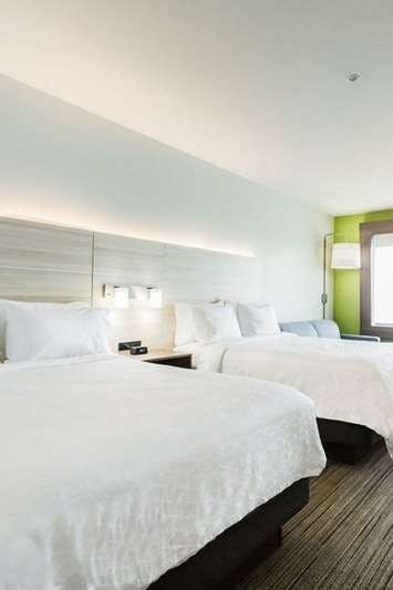 Hotel Holiday Inn Express & Suites Edmonton N St. Albert photo 2