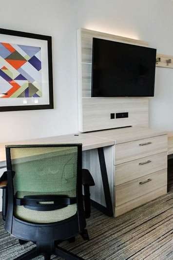 Hotel Holiday Inn Express & Suites Edmonton N St. Albert photo 3