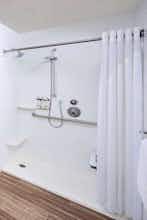 Hotel Holiday Inn Express & Suites Brantford photo 5