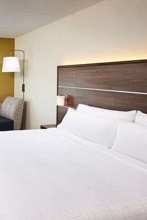 Hotel Holiday Inn Express & Suites Brantford photo 1