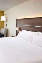 Hotel Holiday Inn Express & Suites Brantford photo 1