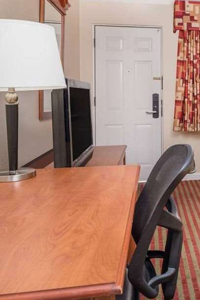 Hotel Travelodge by Wyndham Klamath Falls photo 2