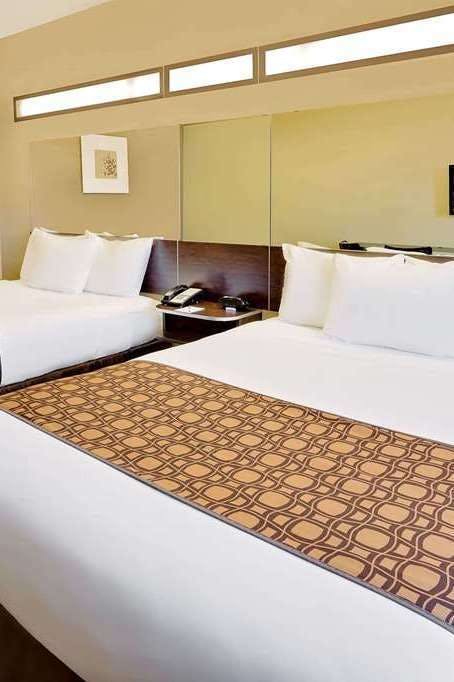 Hotel Microtel Inn & Suites by Wyndham Prairie du Chien photo 2