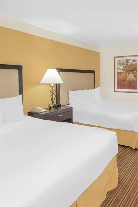 Hotel Baymont by Wyndham Litchfield photo 4