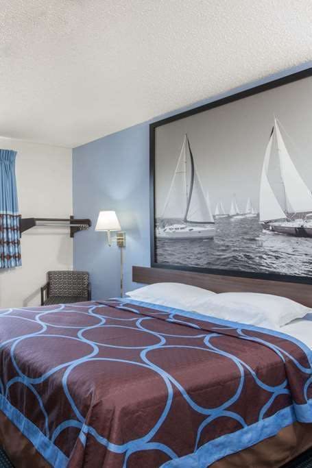 Hotel Super 8 by Wyndham New Castle photo 2