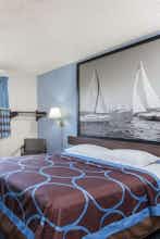 Hotel Super 8 by Wyndham New Castle photo 2