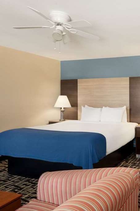 Hotel Baymont Ft. Leonard photo 2