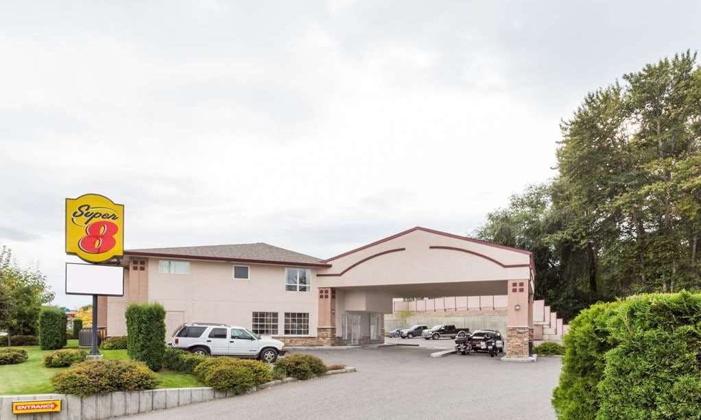 Super 8 by Wyndham Lake Country/Winfield Area