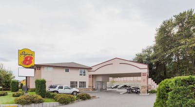 Super 8 by Wyndham Lake Country/Winfield Area