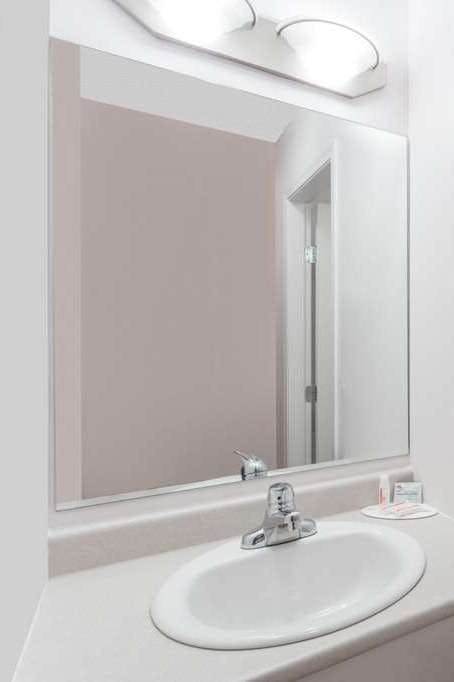 Hotel Super 8 by Wyndham Lake Country/Winfield Area photo 3