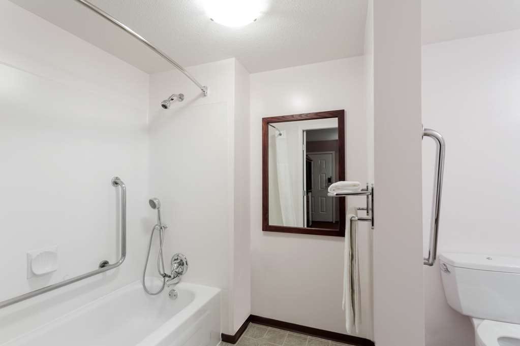 Hotel Super 8 by Wyndham Lake Country/Winfield Area photo 4