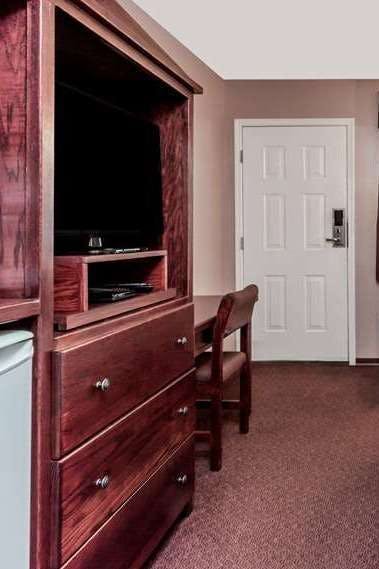 Hotel Super 8 by Wyndham Lake Country/Winfield Area photo 5