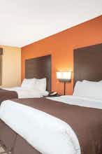 Hotel Baymont by Wyndham Lakeville photo 3