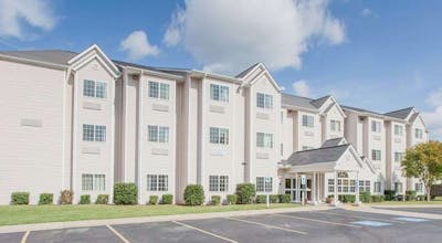 Microtel Inn & Suites by Wyndham Rogers
