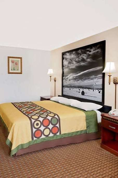 Hotel Super 8 by Wyndham Plainview photo 1