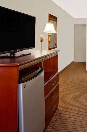 Hotel Super 8 by Wyndham Plainview photo 3