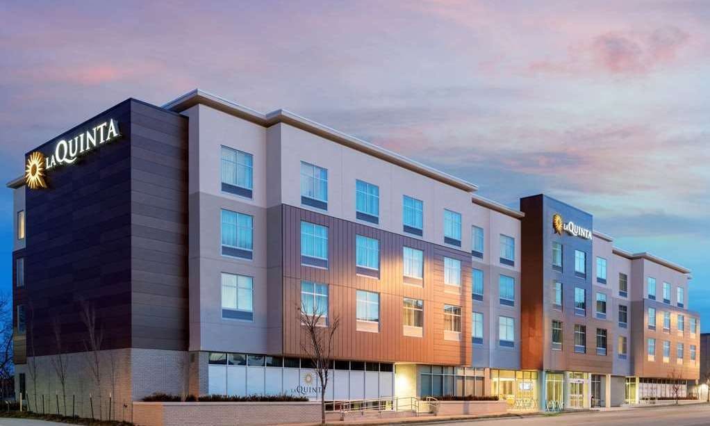 La Quinta Inn & Suites by Wyndham Kansas City Beacon Hill