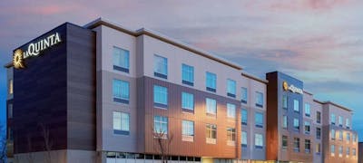 La Quinta Inn & Suites by Wyndham Kansas City Beacon Hill
