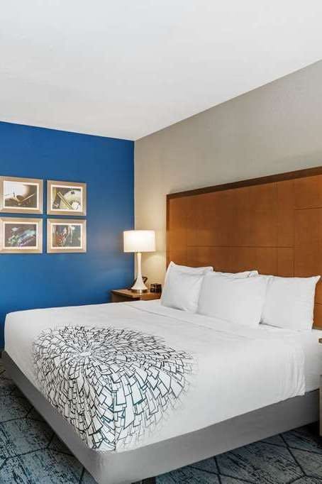 Hotel La Quinta Inn & Suites by Wyndham Kansas City Beacon Hill photo 1
