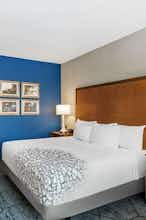 Hotel La Quinta Inn & Suites by Wyndham Kansas City Beacon Hill photo 1
