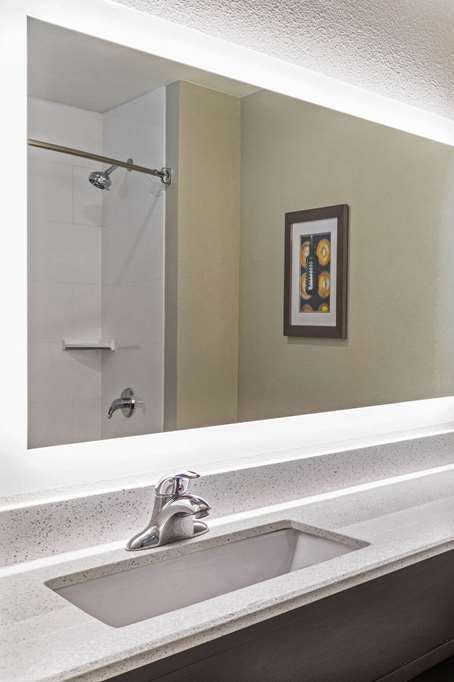 Hotel La Quinta Inn & Suites by Wyndham Kansas City Beacon Hill photo 3