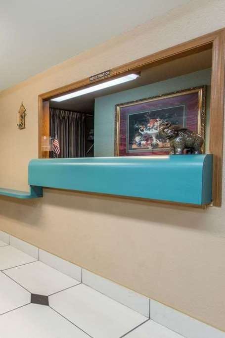 Hotel Super 8 by Wyndham Elizabethtown photo 5