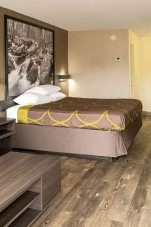 Hotel Super 8 by Wyndham Cleveland photo 1