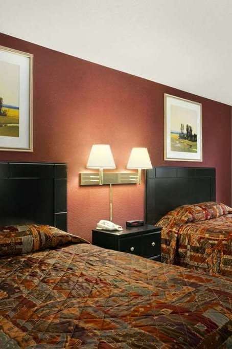 Hotel Super 8 by Wyndham New Castle photo 2