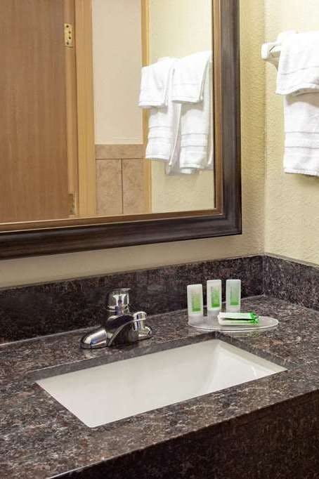 Hotel AmericInn by Wyndham Ham Lake photo 5