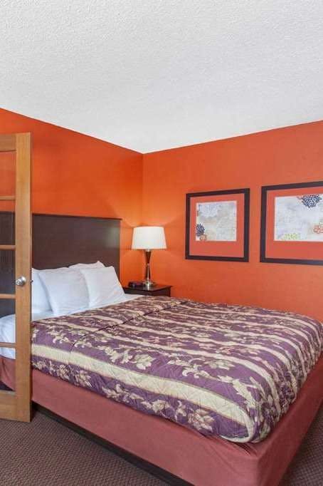 Hotel AmericInn by Wyndham Ham Lake photo 2