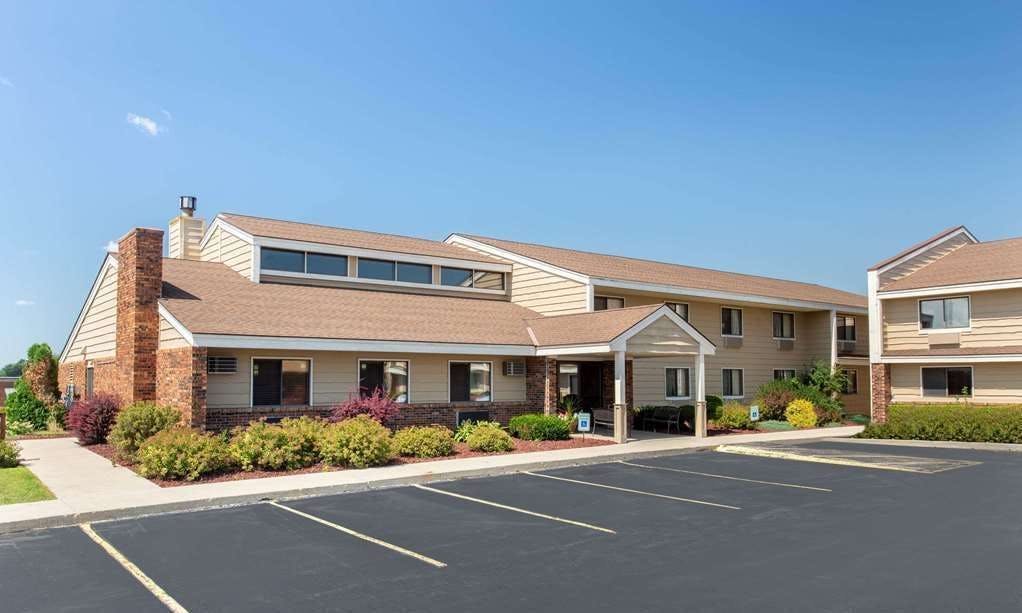 AmericInn by Wyndham West Bend