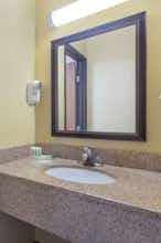 Hotel AmericInn West Bend photo 4