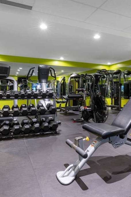 Hotel Super 8 by Wyndham Winnipeg West photo 3