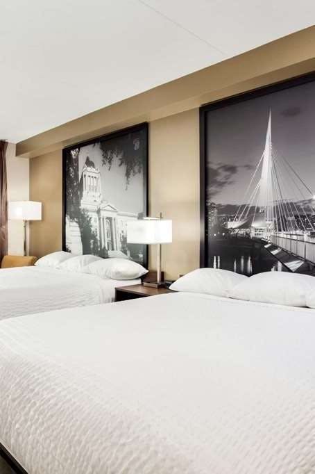 Hotel Super 8 by Wyndham Winnipeg West photo 2