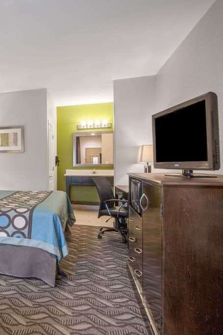 Hotel Super 8 by Wyndham Mansfield LA photo 2