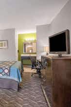 Hotel Super 8 by Wyndham Mansfield LA photo 2