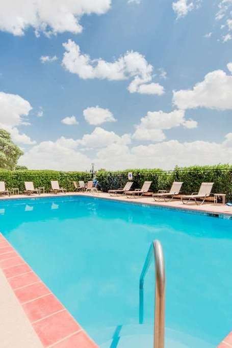 Hotel Baymont by Wyndham Midland Airport photo 5